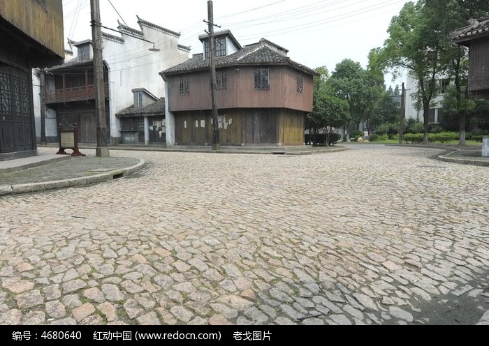 >> 文章内容 >> 街道转角  在街道拐角处的英语如何写问:在街道拐角处