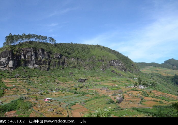 山腰耕地风景