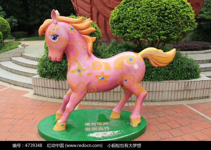 小马匹雕塑作品