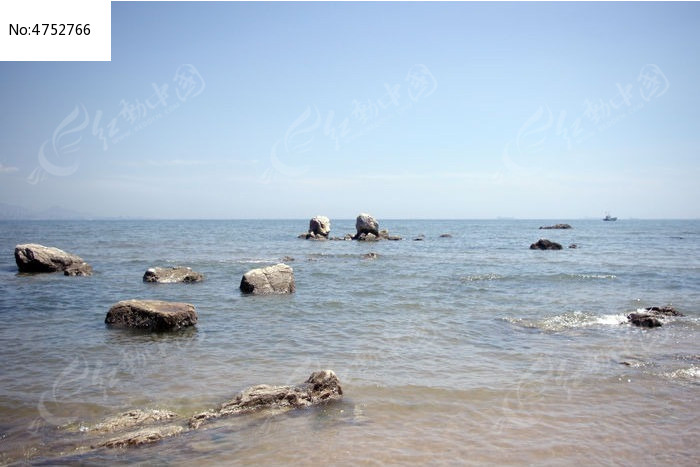 原创摄影图 自然风景 海洋沙滩 大海中形态各异的石头