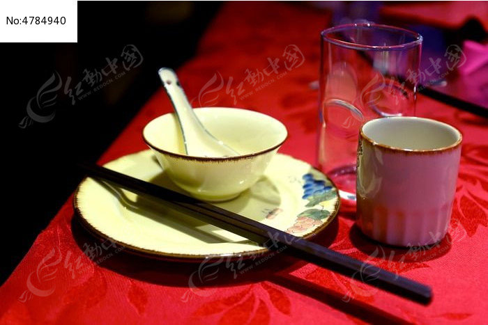 餐桌上的中餐餐具图片,高清大图_餐具摆设素材