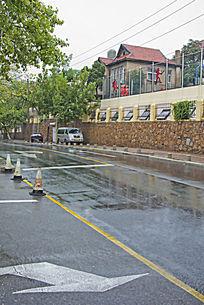 青岛雨天的公路图片,高清大图_道路交通素材
