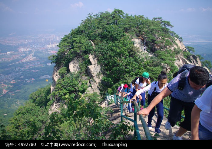 登山的游客