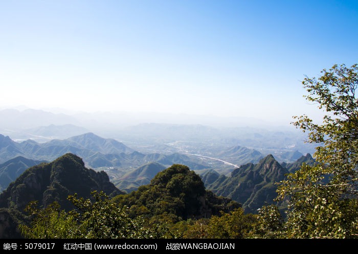 远眺群山美景