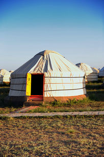 内蒙草原清晨的蒙古包远景图片,高清大图_草原