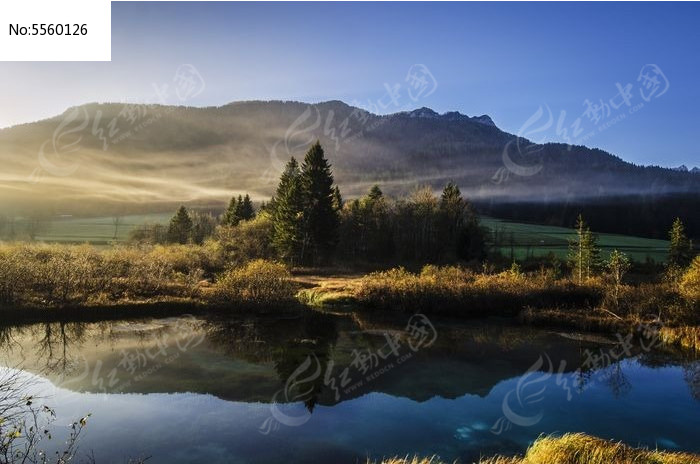 山水间的秀丽风景