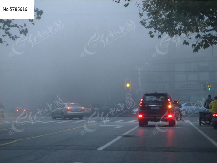 雾霾天的上海图片