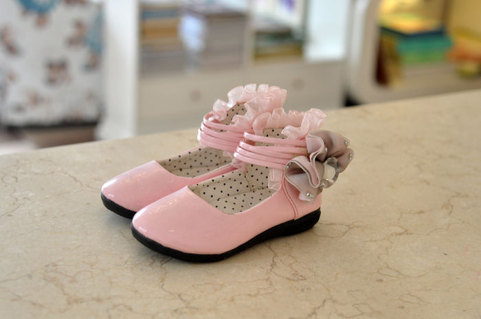 可爱粉色鞋子侧面