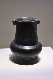 良渚文化双鼻黑陶壶