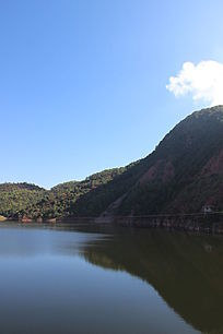 新平平甸河水库一角