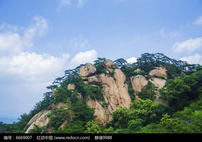 千山天成弥勒大佛山峰与蓝天高清图片下载_红动中国