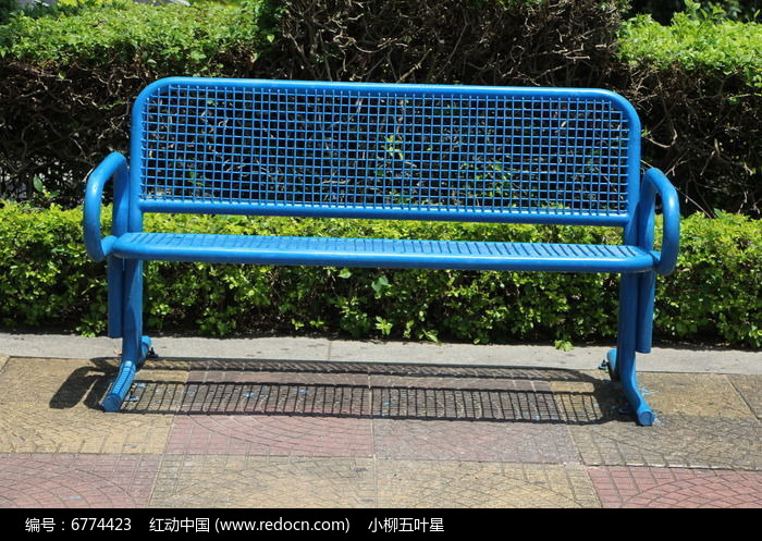 公园蓝色铁椅