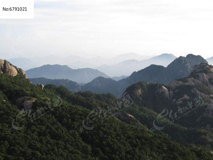 高山山峰连绵景色图片