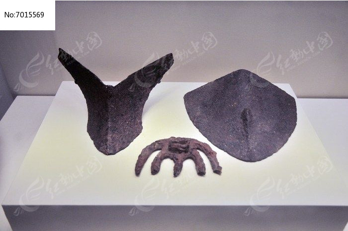 西汉时期铁五齿耙和铁铧铁犁壁