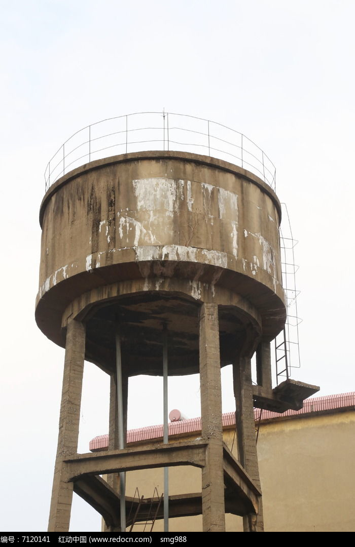 老式水泥水塔