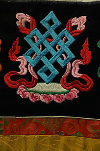 藏绣莲花座和吉祥图案