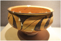 河姆渡文化彩陶盆