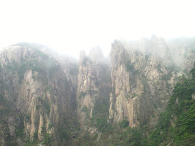 黄山云雾缭绕的山峰重叠景色