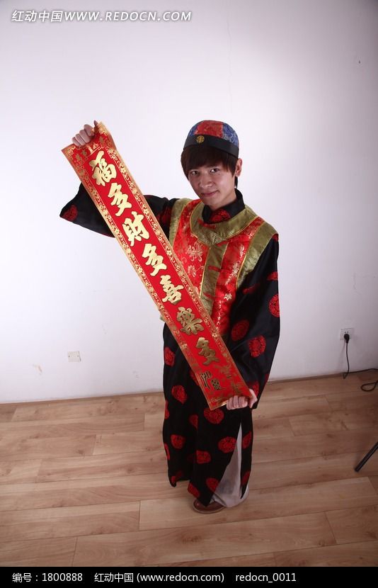 ���ú�ɫ�����Ĺ�װ����ͼƬ