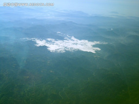 ����½��