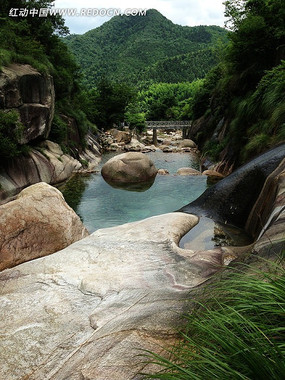 ��ɽ���������峺СϪ