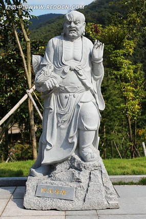 十八罗汉之降龙尊者雕塑