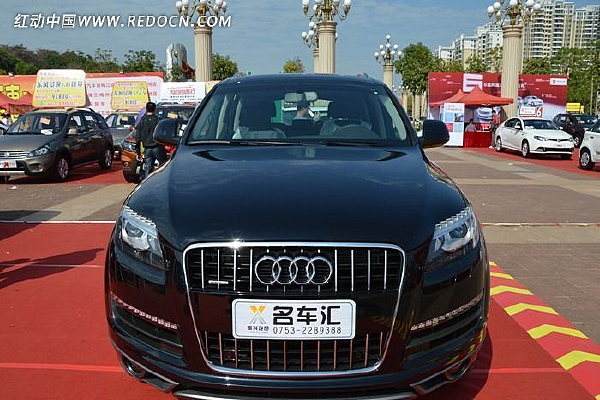 ������ɫ�µ�