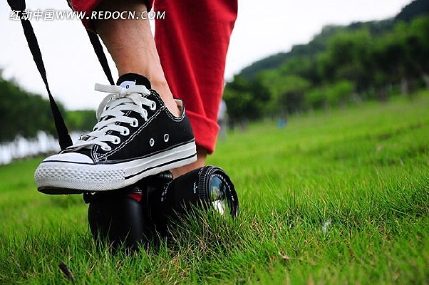 �ݵ��ϵ�Ь��