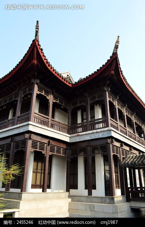 红梅公园的古建筑仰拍图