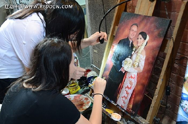 �ֱ߻���������Ů��