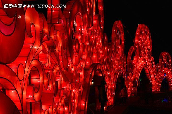 ϲ��ĺ�ɫ����