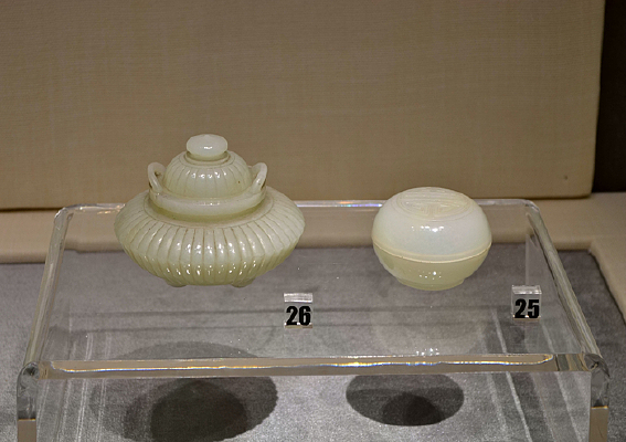 �������