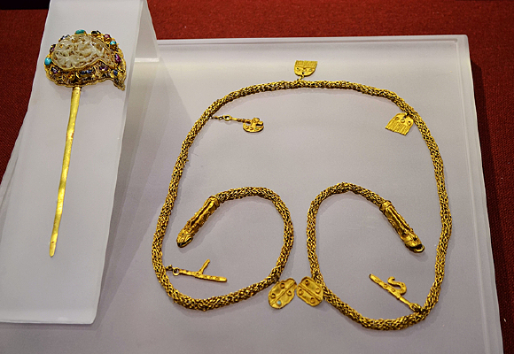 ��������