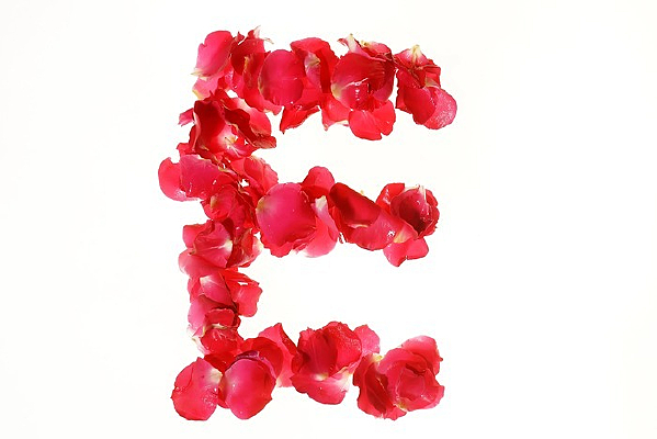 ��ɫ���� ��ĸ