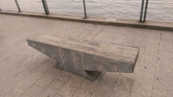 ��ɫ����