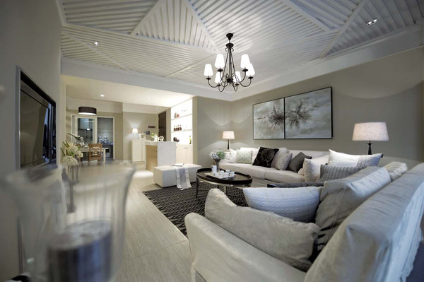 �׻�ɫ����