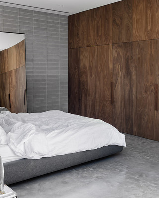 ��ɫľ�Ƶ��¹�