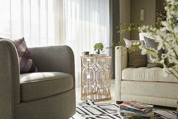 客厅地毯上的书籍 客厅地毯上的书籍