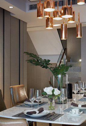 灯火辉煌的餐厅 灯火辉煌的餐厅