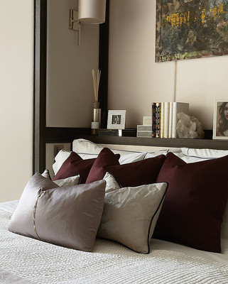 卧室的双人床 卧室的双人床