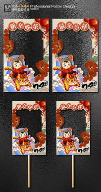 �������KT��