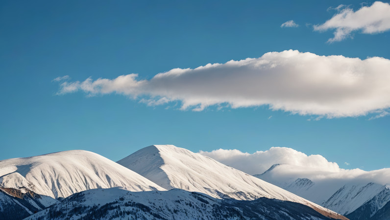 ɽ�ϱ�ѩ�����˸���羰ͼƬ