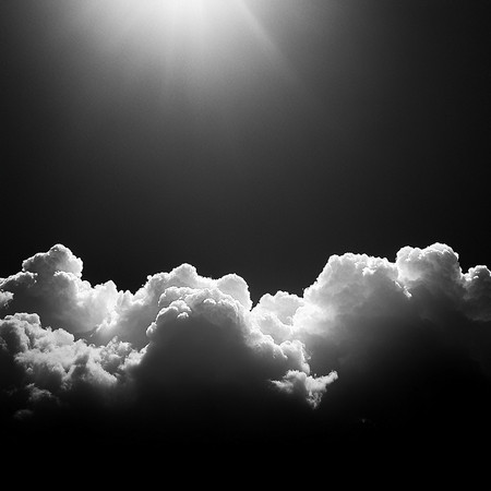 阳光穿透云层点亮天空 阳光穿透云层点亮天空