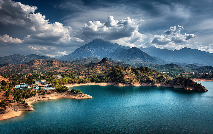 山间宁静的湖泊 山间宁静的湖泊