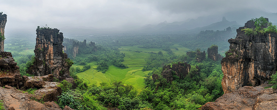 岩石山峰石柱 岩石山峰石柱