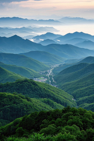山脉中间一个山谷下面一个山谷