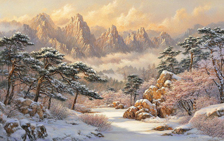 雪后的松林中巍峨山峰静默矗立