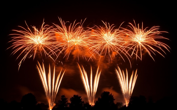 夜空下的烟花绽放 夜空下的烟花绽放