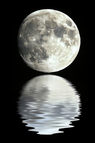 夜空下的满月倒影 夜空下的满月倒影