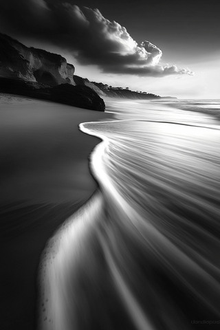 海浪轻抚的宁静海滩 海浪轻抚的宁静海滩